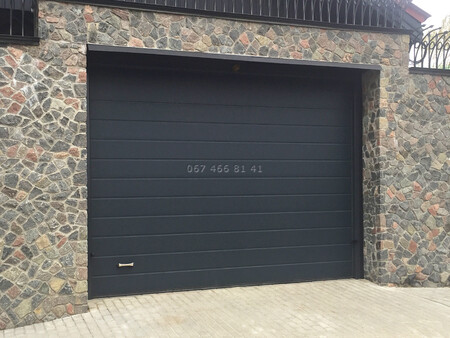 Ворота гаражні секційні автоматичні